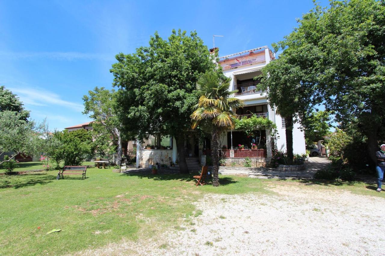 Rooms And Apartments Dino Rovinj Exterior photo
