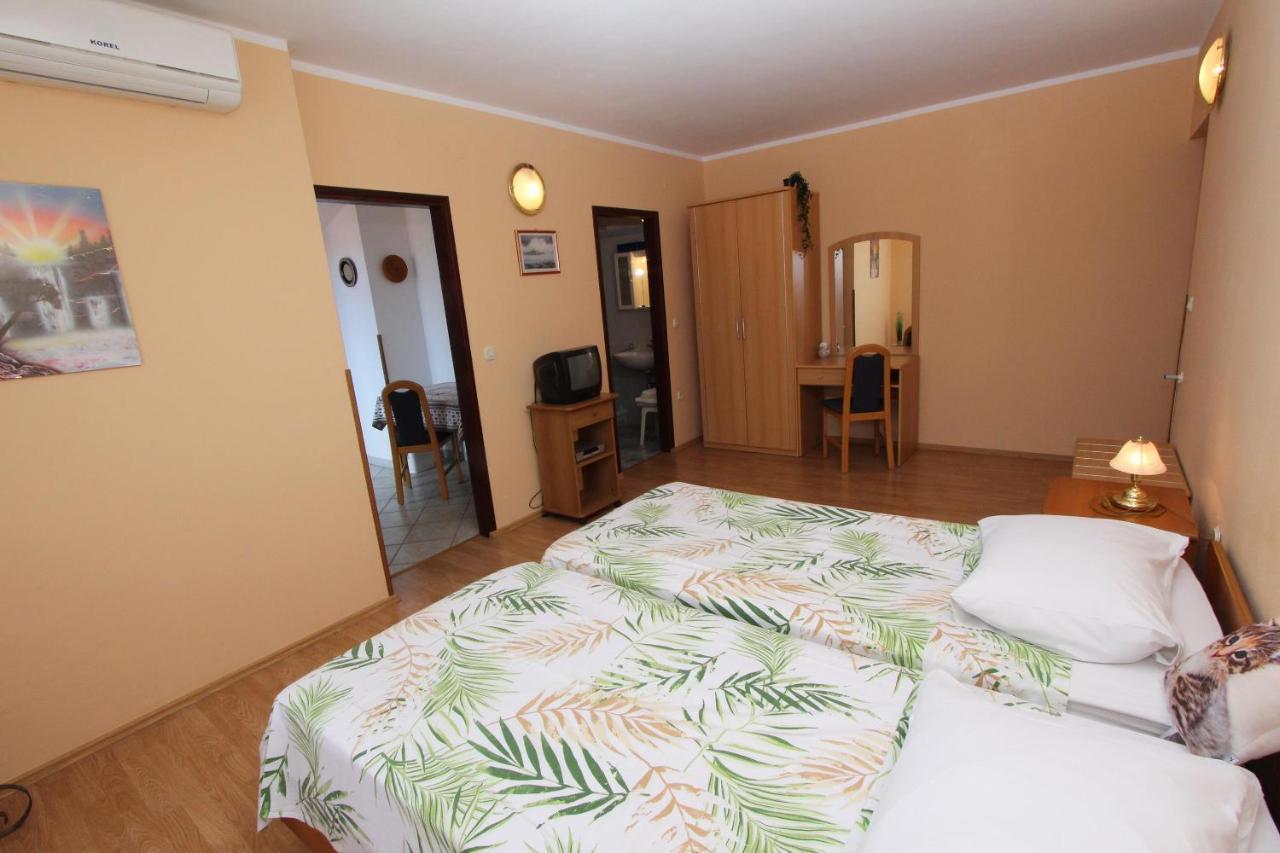 Rooms And Apartments Dino Rovinj Exterior photo