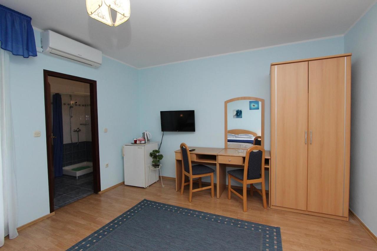 Rooms And Apartments Dino Rovinj Exterior photo